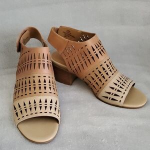 🆕️ COMFORTIVA with Pillowtop Tan Ombré Stacked Block Heel Sandals SIZE: 10W